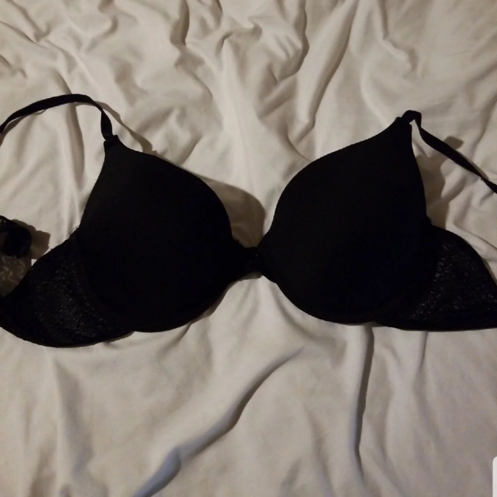 LIKE NEW CONDITION IZOD BRAND BRA
